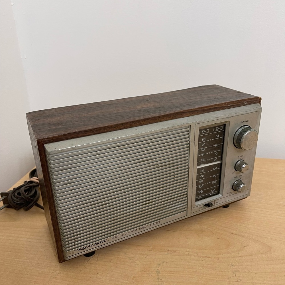 Vintage Realistic  MTA-15 AM/FM Table Radio Great Sound